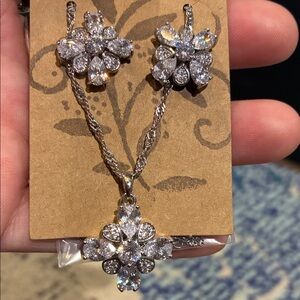 Crystal Flower Pendant Necklace & Earring Set - Silver